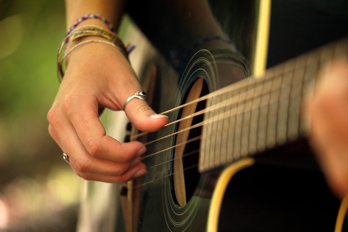 dạy đàn học guitar